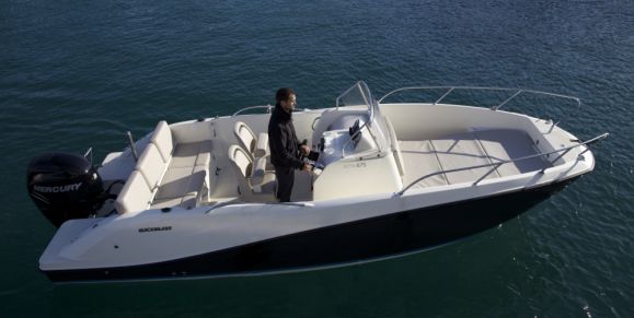 Quicksilver Activ 675 Open bateau à moteur Fiche technique Bateaux