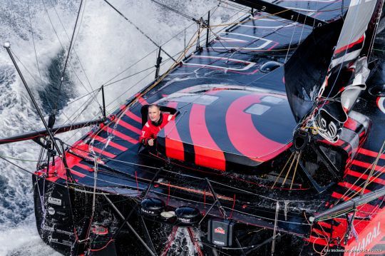 Aujourd'hui, les cockpits des bateaux sont quasiment clos pour se protéger des élements et naviguer un peu plus au sec © Eloi Stichelbaut - polaRYSE