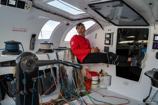 Le cockpit de l'IMOCA New Europe de Szabolcs Weöresde © Zsombor Kerekes