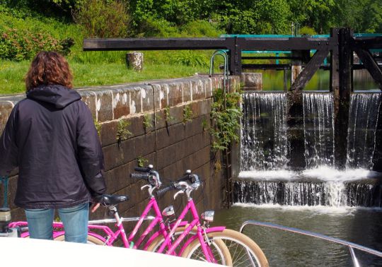 Fluvial, passage des écluses