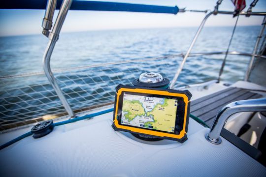 TABLETTE TRACEUR GPS durcie marine avec licence Navionics EUR 499,00 -  PicClick FR