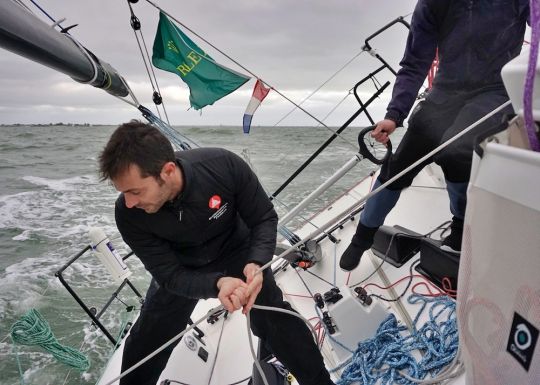 Embraquer les écoute de solent durant le virement 