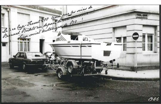Un des premiers bateaux du chantier