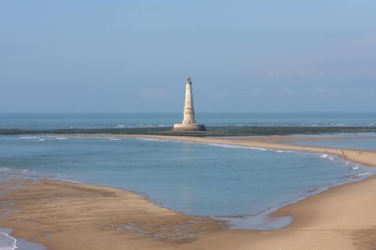 Le phare de Cordouan à marée basse