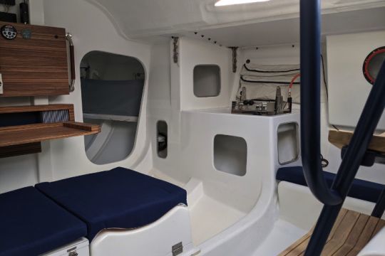 Intérieur de voilier refité par Dream Racer Boats