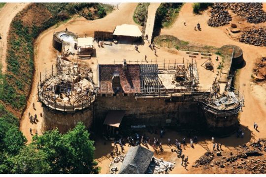 La construction perpétuelle du château de Guedelon (Photo : Gerard Corret)