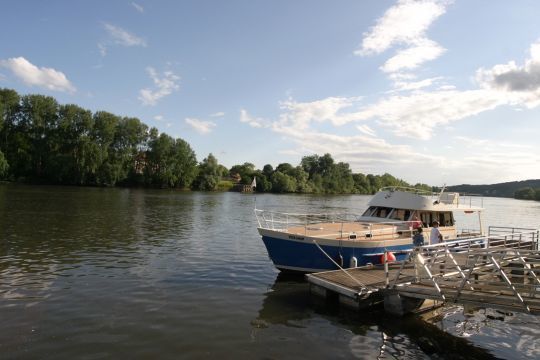 Navigation en bateau à moteur sur la Seine © FX Ricardou
