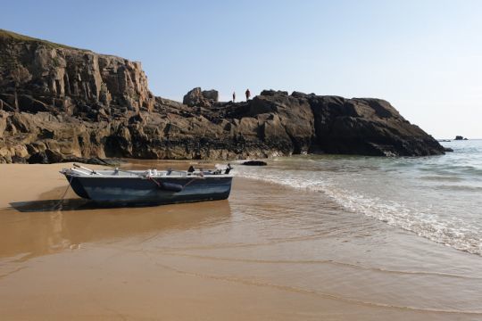 La plage de Salus et ses rochers sur l'île de Houat
