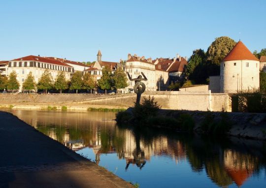D une Rive L autre De La Citadelle De Besan on Par La Boucle Du Doubs