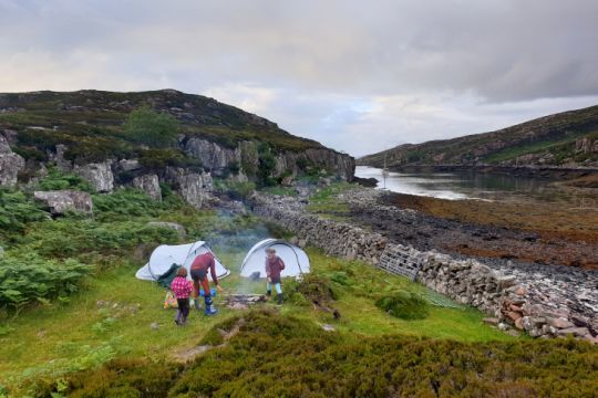 Camping sur les berges dans les Crowlin Islands