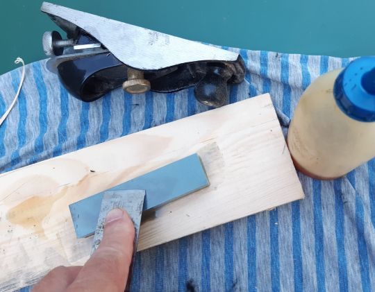 Comment affuter ses outils à bois comme un menuisier nautique pour un  tranchant sur le fil ?