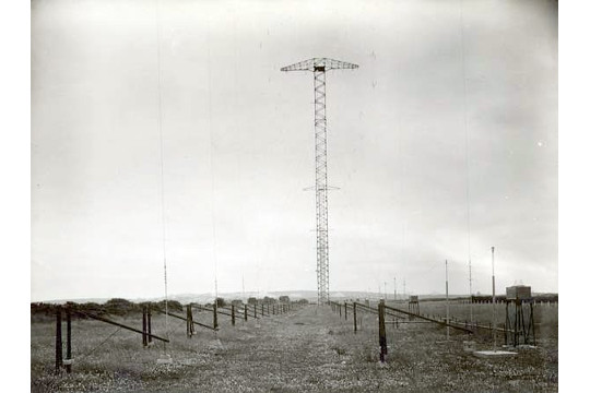 Poteau de soutien d'antenne radio de la base Marconi à Drummondville dans les années 1930