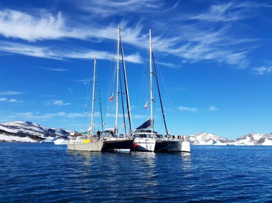 Rencontre inattendue au Groenland avec deux voiliers canadiens