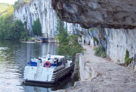 Le halage est taillé dans la roche