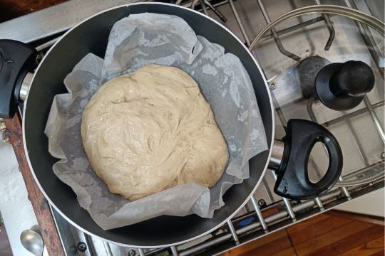 La pâte est prête à être cuite sur le gaz