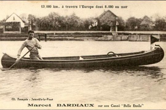 Marcel Bardiaux et son canoë Belle-Etoile
