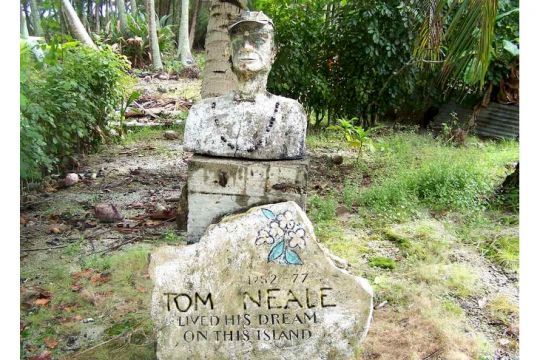 Hommage à Tom Neale, le Robinson des mers du Sud