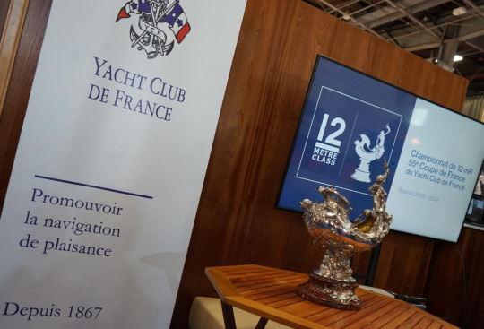 La Coupe de France en argent massif © YCF