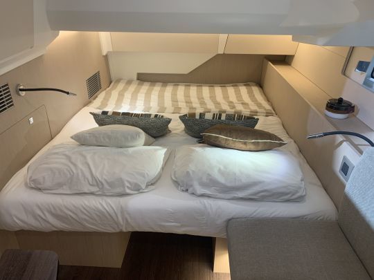 La cabine tribord avec son lit double