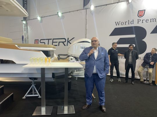 Milan Sterk lors du lancement du Sterk 31