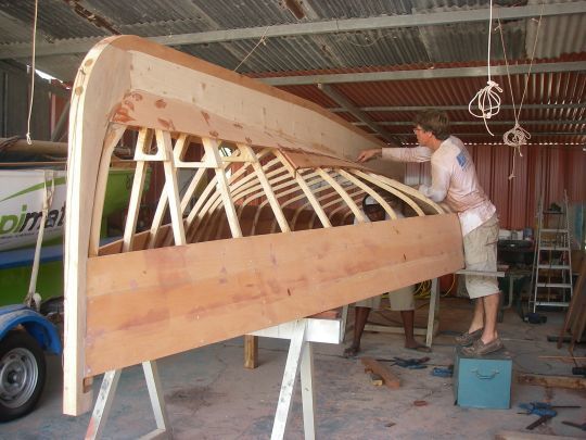 Bordage d'un canot en bois