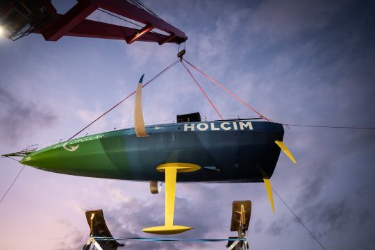 Holcim-PRB rejoint le cargo qui le transportera à Newport © Marin LE ROUX | PolaRYSE | Team Holcim-PRB