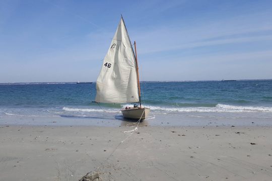 Le voilier beaché à Groix