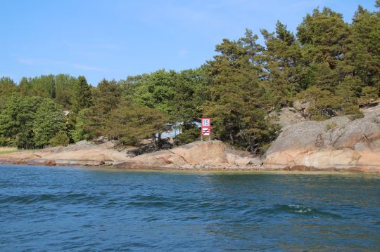 Pour préserver les habitants des îles, certaines zones sont interdites aux vagues. La vitesse est alors limitée à 5 noeuds maximum.