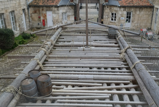 Reconstition du radeau de La Méduse à l'echelle 1. Musée de la Marine, à Rochefort © CC BY-SA 4.0 Patrick Despoix