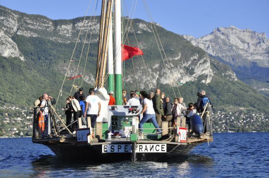 Pontoon Boats : Plus qu'un bateau, une plateforme pour s'amuser