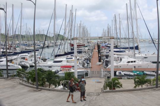 Make sure the marina accepts dockside rentals.