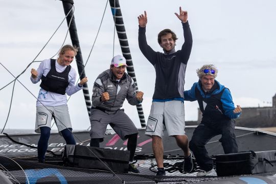 Solidaires en Peloton l'emporte © Vincent Olivaud