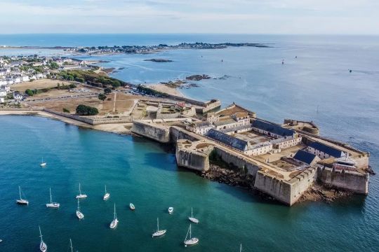 Mouillage dans la rade de Lorient. 