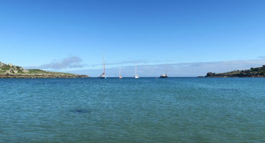 Entrée du mouillage entre St Agnes & Gugh vu depuis le fond du mouillage