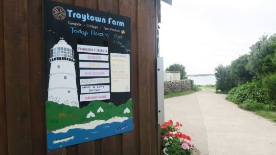 Les meilleures glaces du monde sont fabriquées à St Agnes. En contre bas de la ferme, le camping