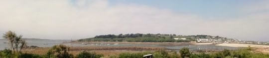 Vue panoramique de Porth Cressa à marée basse