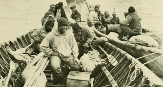 Umiak près de Cape Prince de Galles, Alaska. United States National Museum, Washington, États-Unis