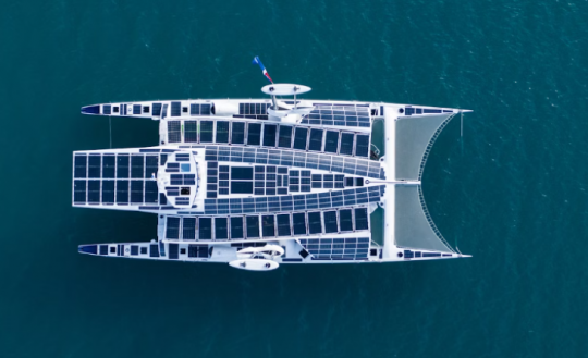 Photo aérienne du bateau après le chantier de 2019 © Energy Observer Productions I Antoine Drancey