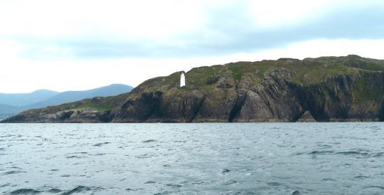 Le phare d'Ardnakinna point sur Bere Island à l'entrée de Piper Sound