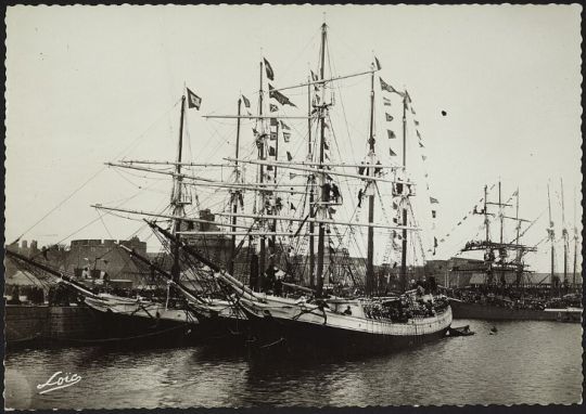 Pavoisement des bateaux, ornés pour l'occasion