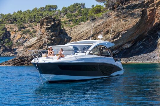 Dès 2009, le chantier se lance sur le segment du Motor Yacht