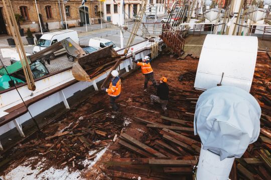 Le démontage du pont © Musée Maritime et Portuaire de Dunkerque