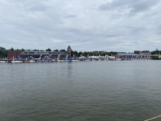 Arrivée des bateaux à Rouen sur le village de la Solitaire du Figaro © Adrien François