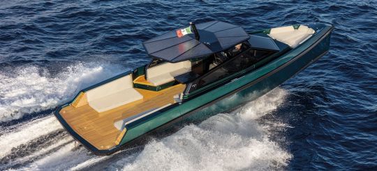 The Wallypower 43 is one of the main competitor of the Alium