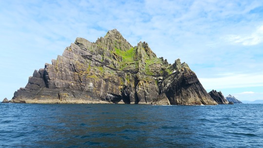 Skellig Michael et en arrière plan sur la doite, little Skellig