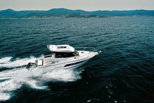 B2 Marine 228 Touring