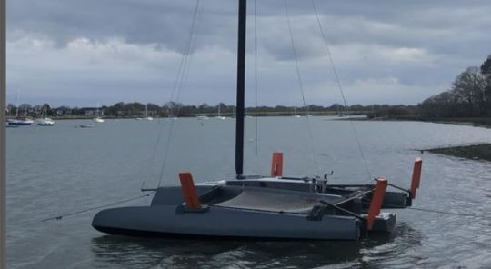 Le premier trimaran à foils de Jake et Molly