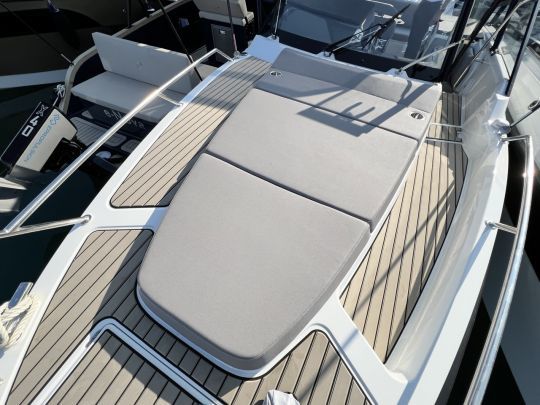 On the port side, a gangway provides access to the forward solarium.