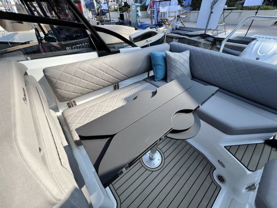 The Yamarin 80 DC offers a highly functional deck layout