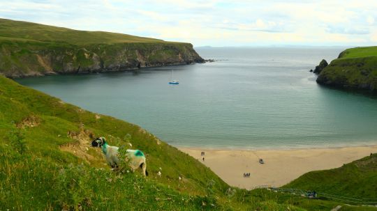 Mouillage de Silver Strand Beach, seuls au monde au pied des falaises de Slieve League